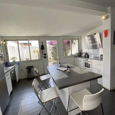 Avec Piscine Privee Climatisation Et Wifi Equipee Pour 6 Personnes - 6vhip3