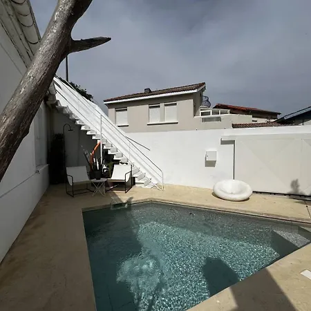 Avec Piscine Privee Climatisation Et Wifi Equipee Pour 6 Personnes - 6vhip3