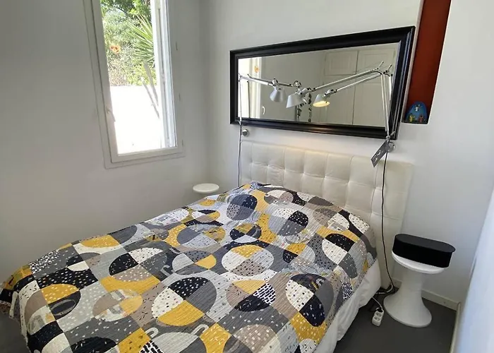 빌라 Avec Piscine Privee Climatisation Et Wifi Equipee Pour 6 Personnes - 6vhip3 *